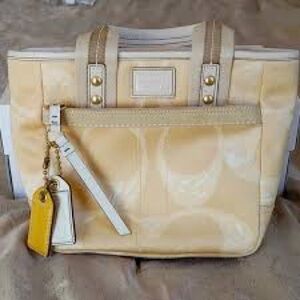Coach Hampton Signature Tote ~ Cream Tote Bag ~ Like New